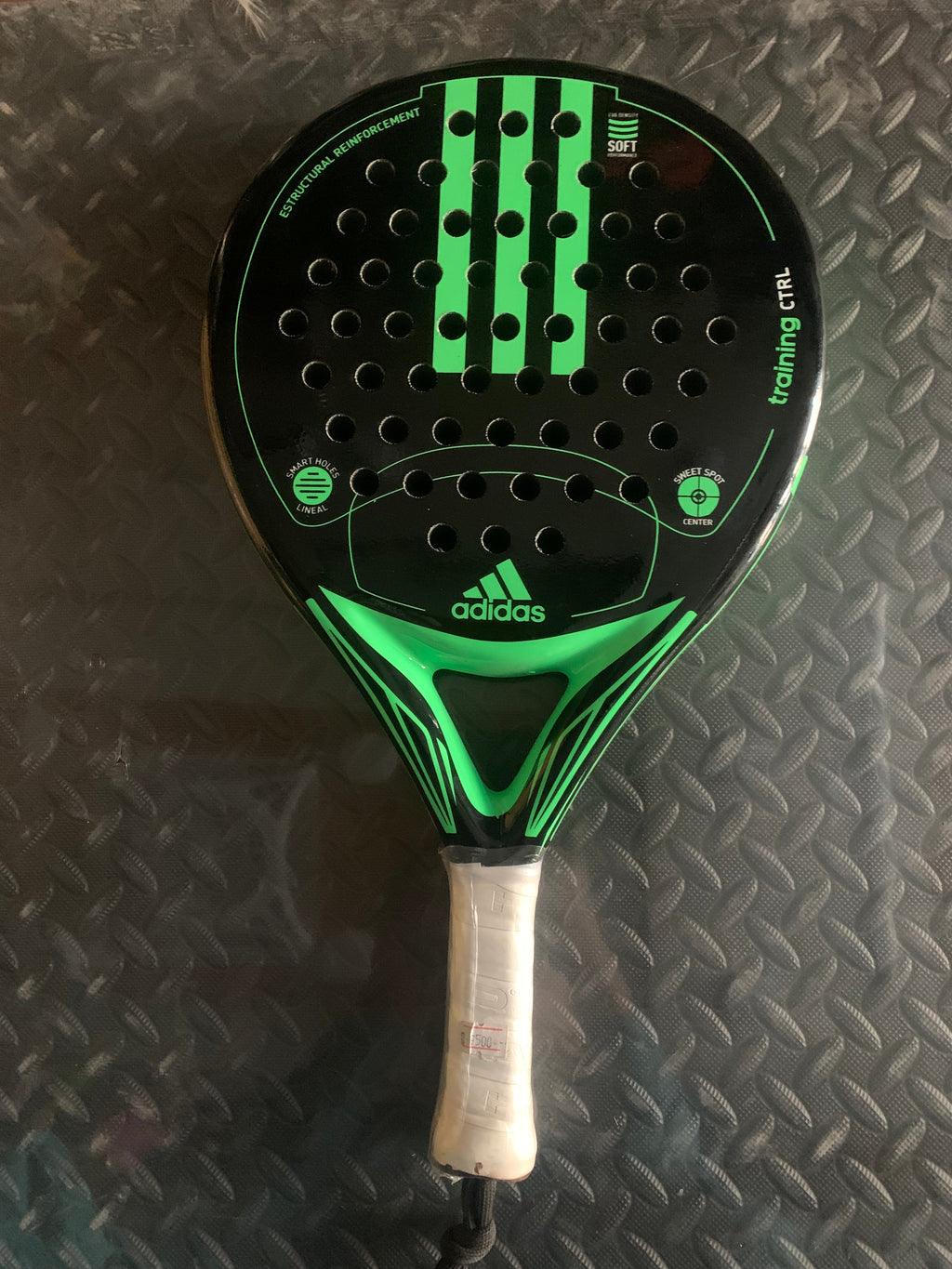 Adidas premium quality 
Paddle racket